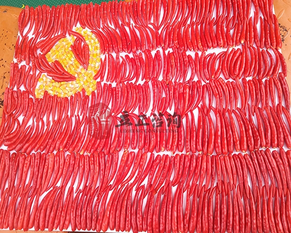 培训快讯培训时间：6月29日培训地点:隆鑫山庄培训单位:中铁某局培训课程:七一主题党建活动培训人数：21人培训老师：马海涛、李文泮培训后勤:马丽、周明业务人员：齐亚