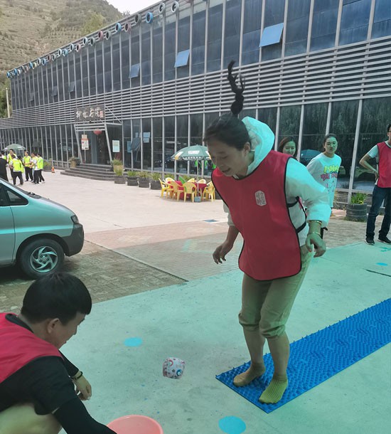 培训快讯培训时间：7月31日培训地点:城建培训中心培训单位:兰州某某集团新入职培训课程:拓展